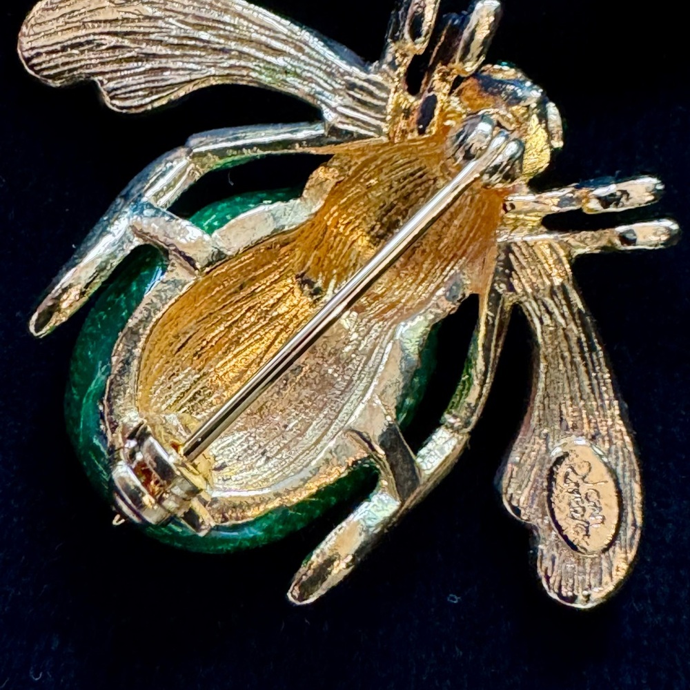 Joan Rivers Vintage Watermelon Bee Brooch - Picture 5 of 6